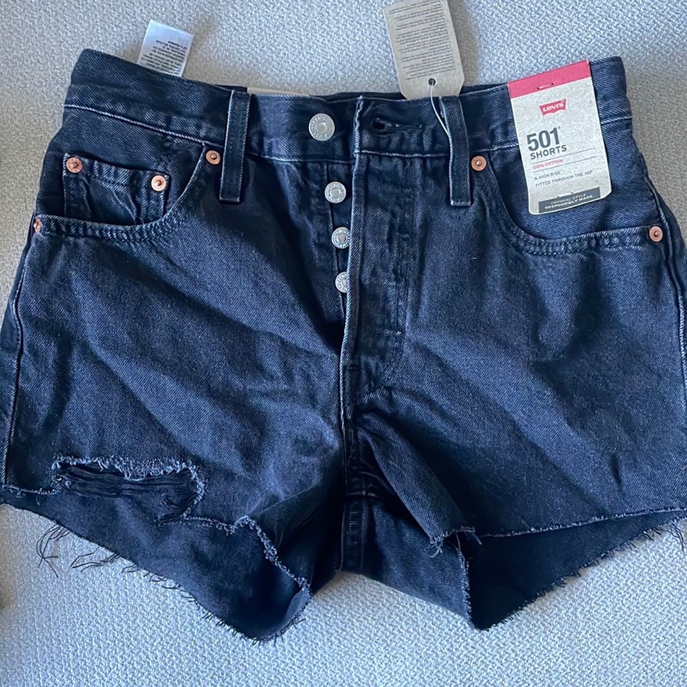 Black Levi’s shorts
